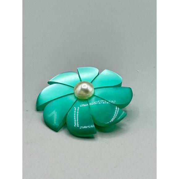Vintage Green Moonglow Lucite Flower Pin Brooch Green Daisy with Faux Pearl - Picture 3 of 8